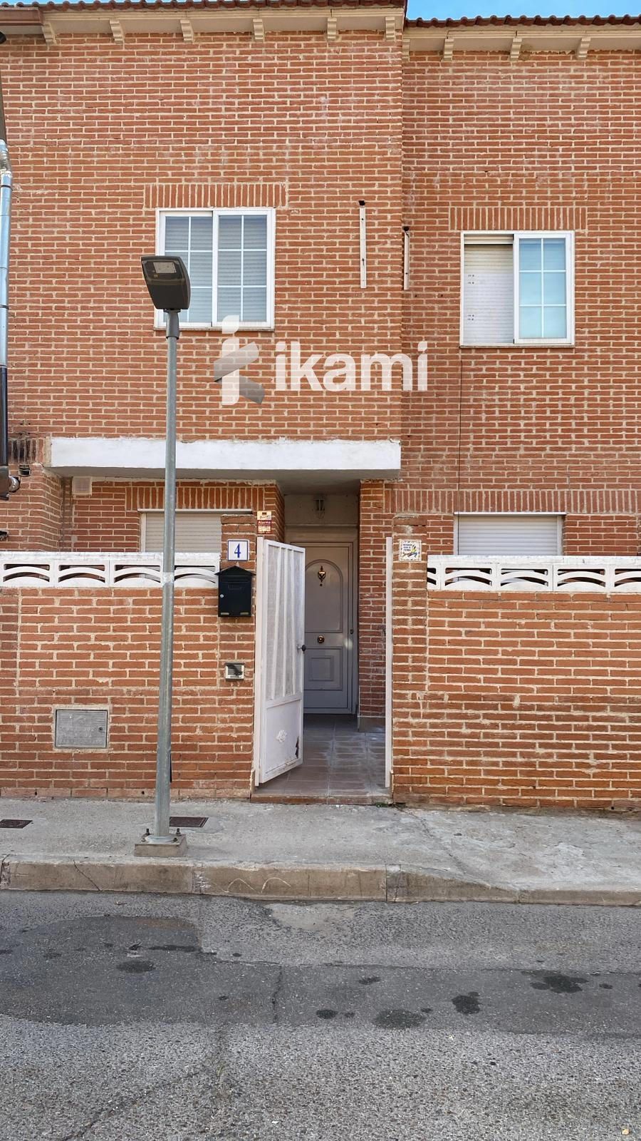 Vista exterior de Casa adosada en venta en Chozas de Canales con Jardín privado y Terraza