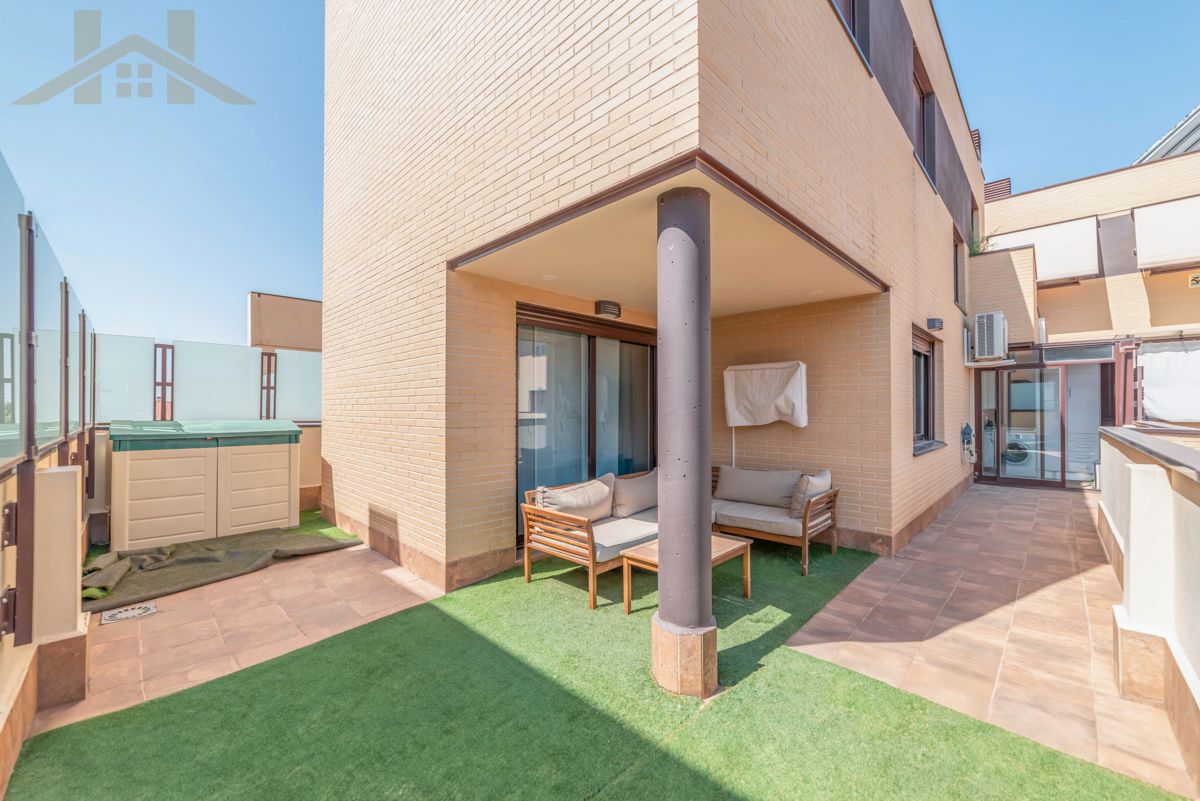 Terrace of Attic for sale in Pinto  with Air Conditioner, Heating and Parquet flooring
