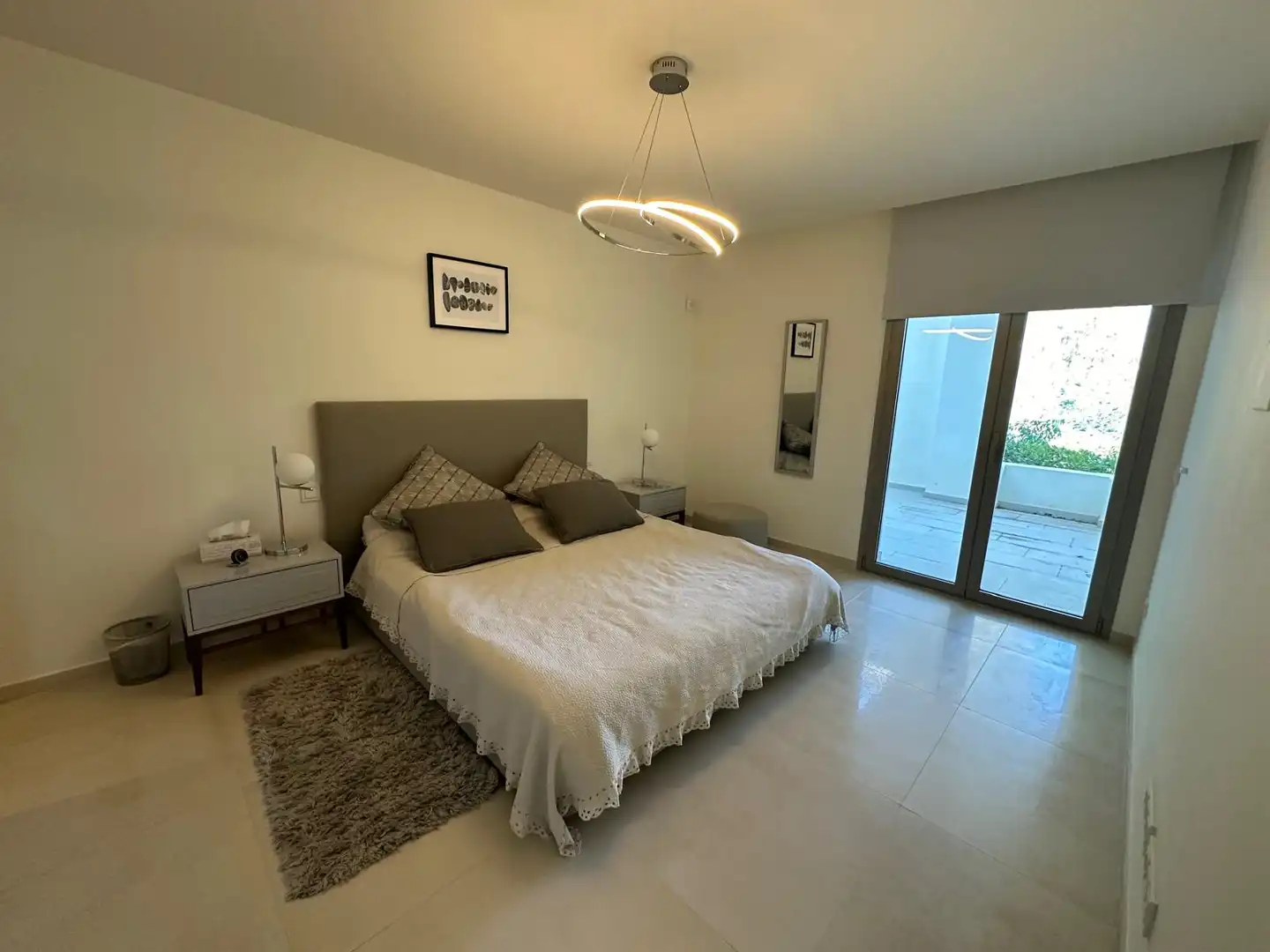 Habitación de Apartamento de alquiler en Marbella con Aire acondicionado, Terraza y Piscina