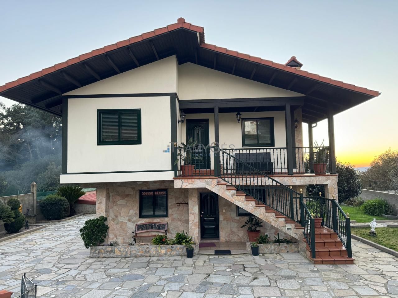Vista exterior de Casa o xalet en venda en Redondela amb Calefacció, Jardí privat i Terrassa
