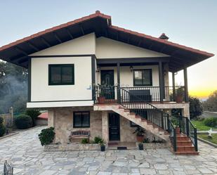Vista exterior de Casa o xalet en venda en Redondela amb Calefacció, Jardí privat i Terrassa