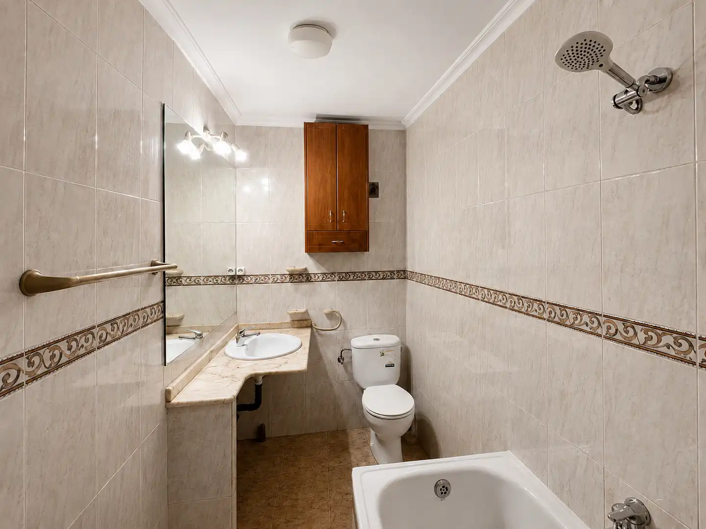 Baño de Piso de alquiler en Santander con Calefacción, Amueblado y Horno