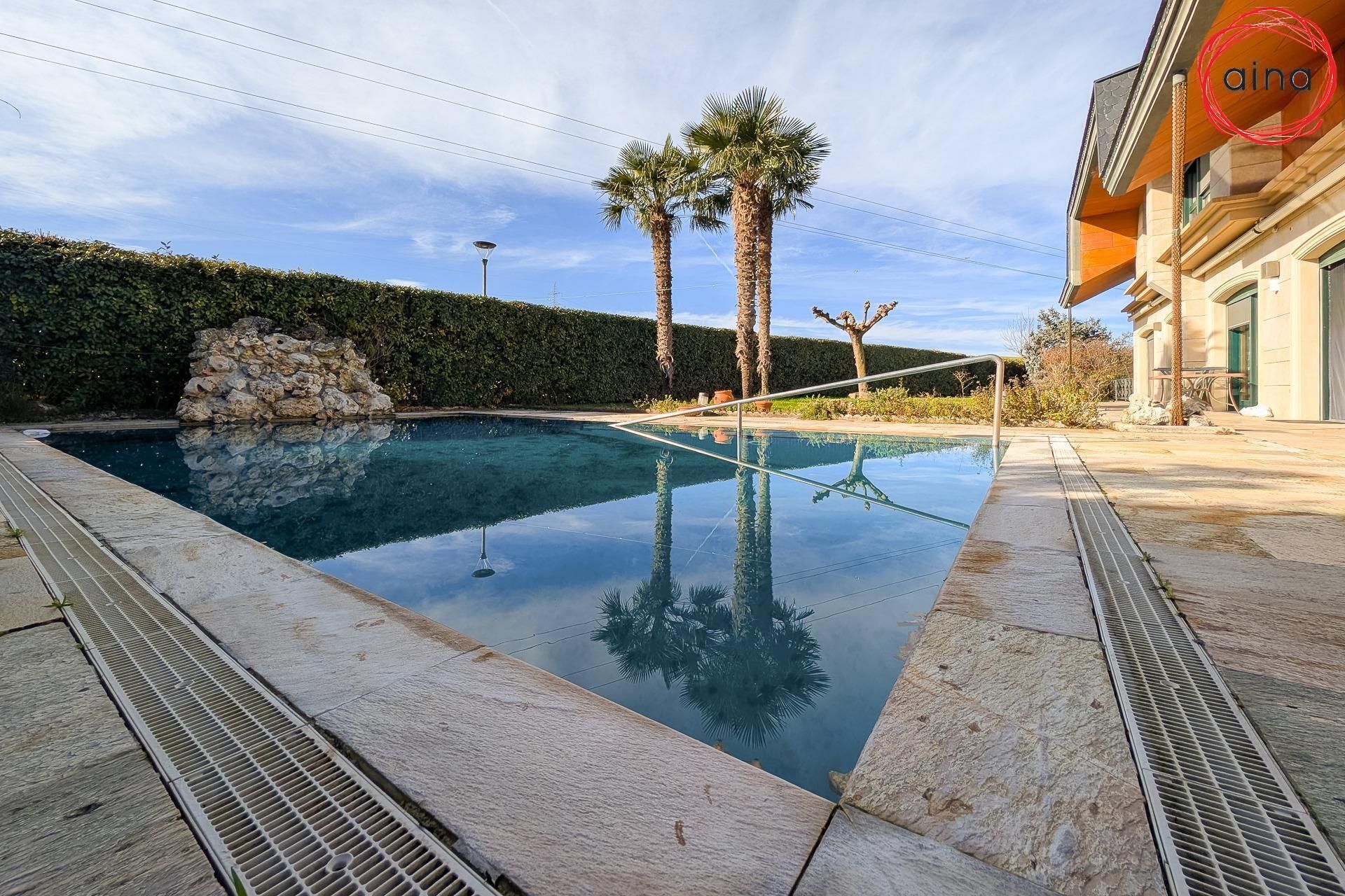 Piscina de Casa o xalet en venda en Zizur Mayor / Zizur Nagusia amb Aire condicionat, Calefacció i Jardí privat