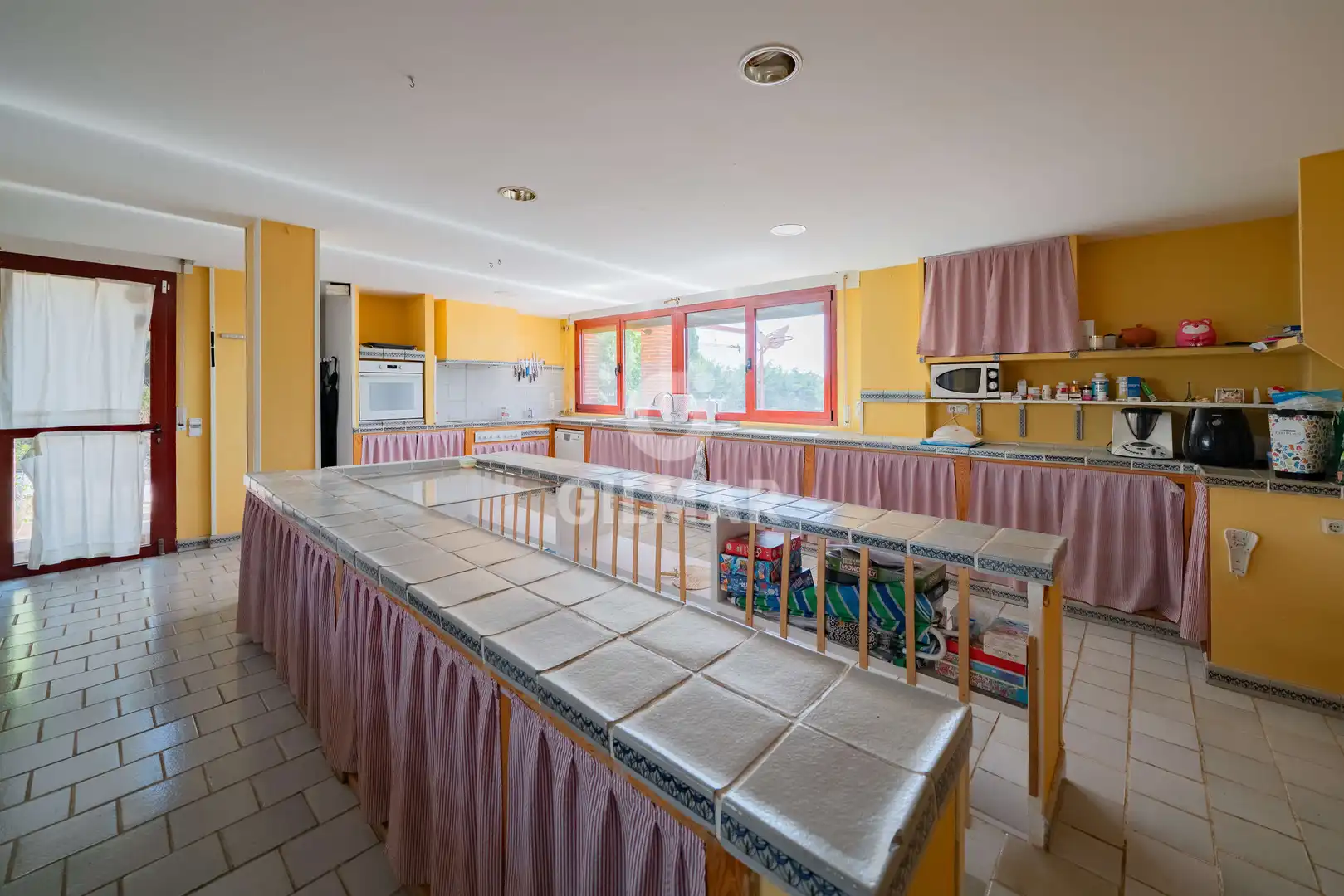Cocina de Casa o chalet en venta en San Lorenzo de El Escorial con Calefacción, Jardín privado y Piscina