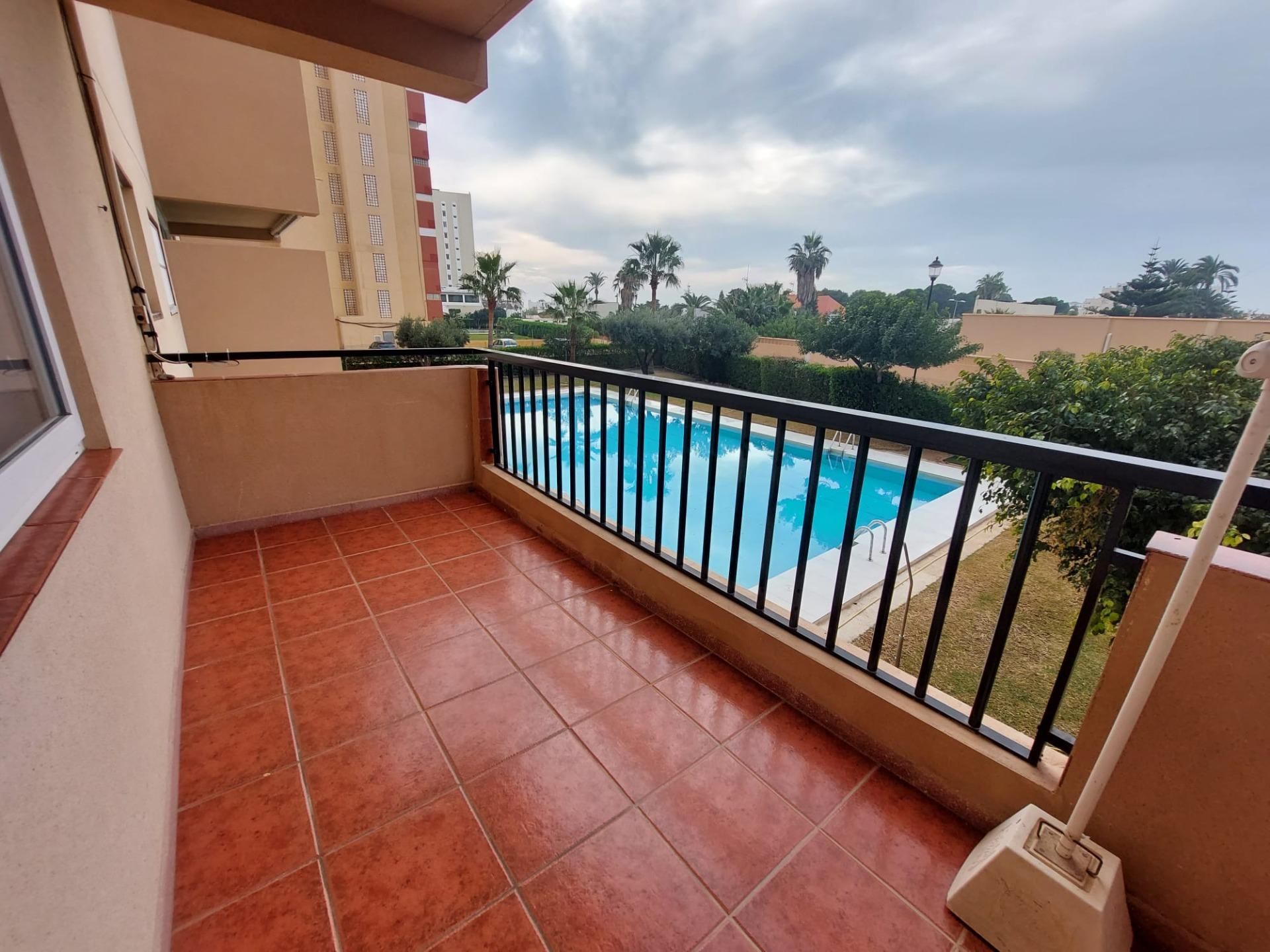 Piscina de Apartament en venda en Roquetas de Mar amb Aire condicionat, Jardí privat i Terrassa