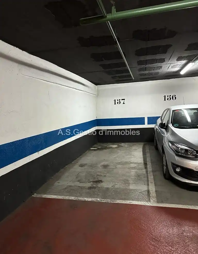 Individual with lift for sale in Carrer del Consell de Cent, imagen 2
