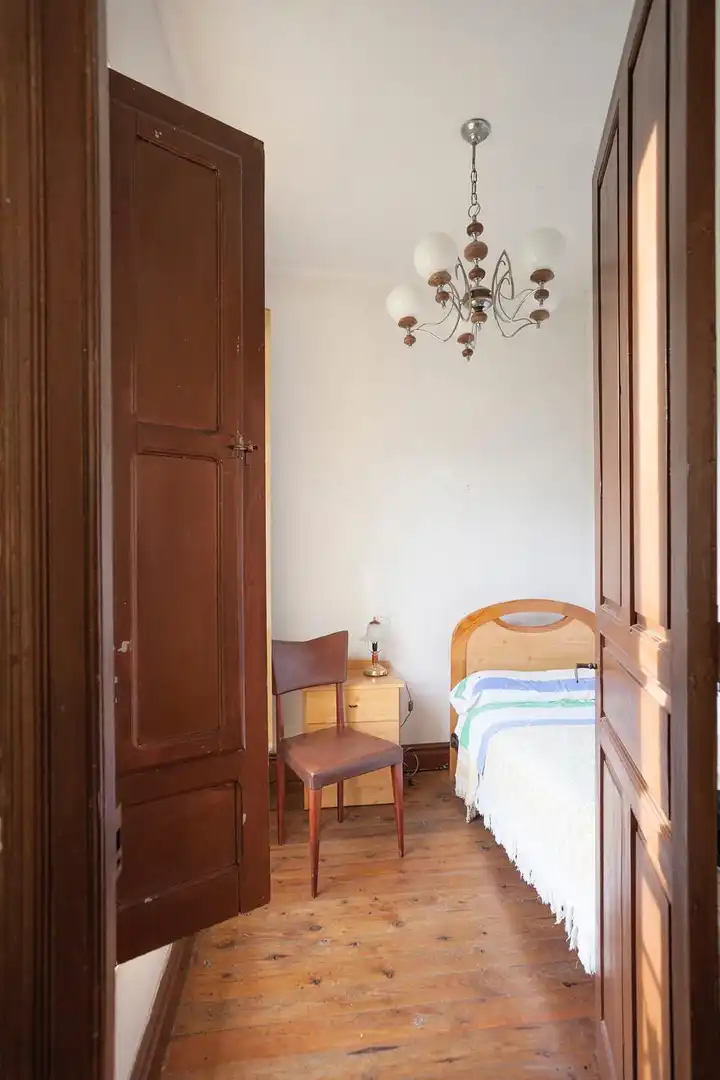 Dormitori de Casa o xalet en venda en Oviedo  amb Terrassa i Balcó