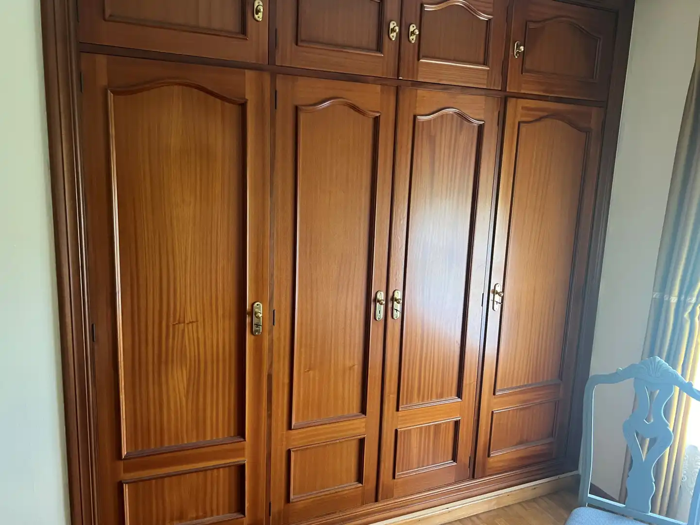 Dormitori de Casa o xalet en venda en Oviedo  amb Calefacció, Parquet i Terrassa