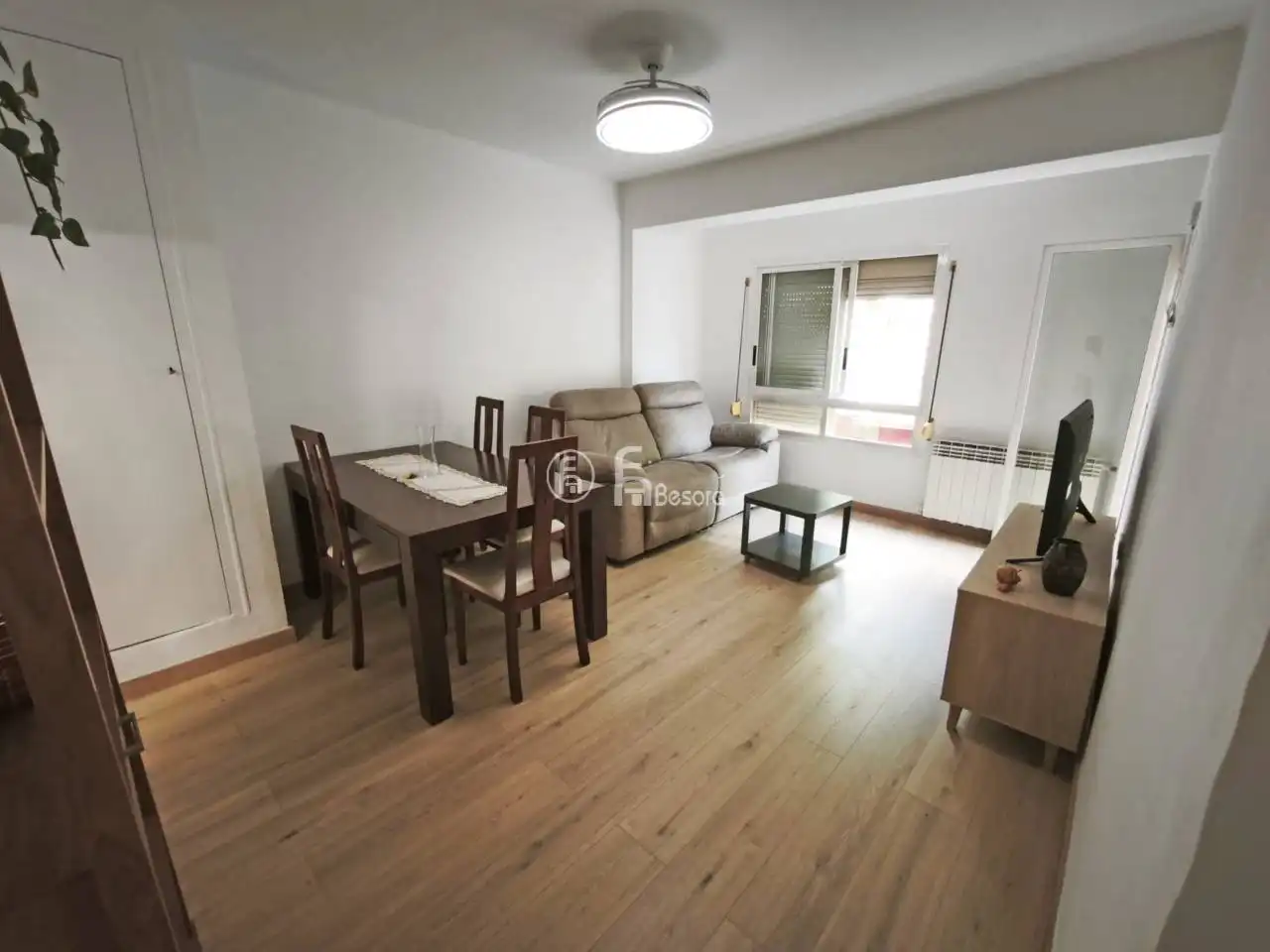 Sala de estar de Piso en venta en Lleida con Calefacción, Parquet y Trastero
