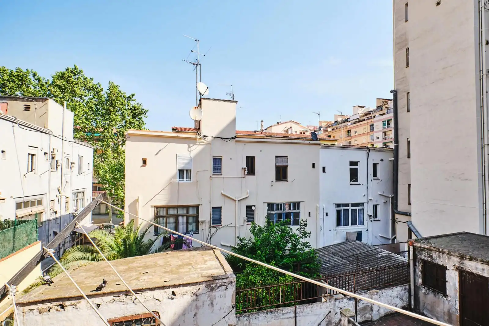 Exterior view of Flat for sale in Barcelona  with Air Conditioner, Washing machine and Microwave