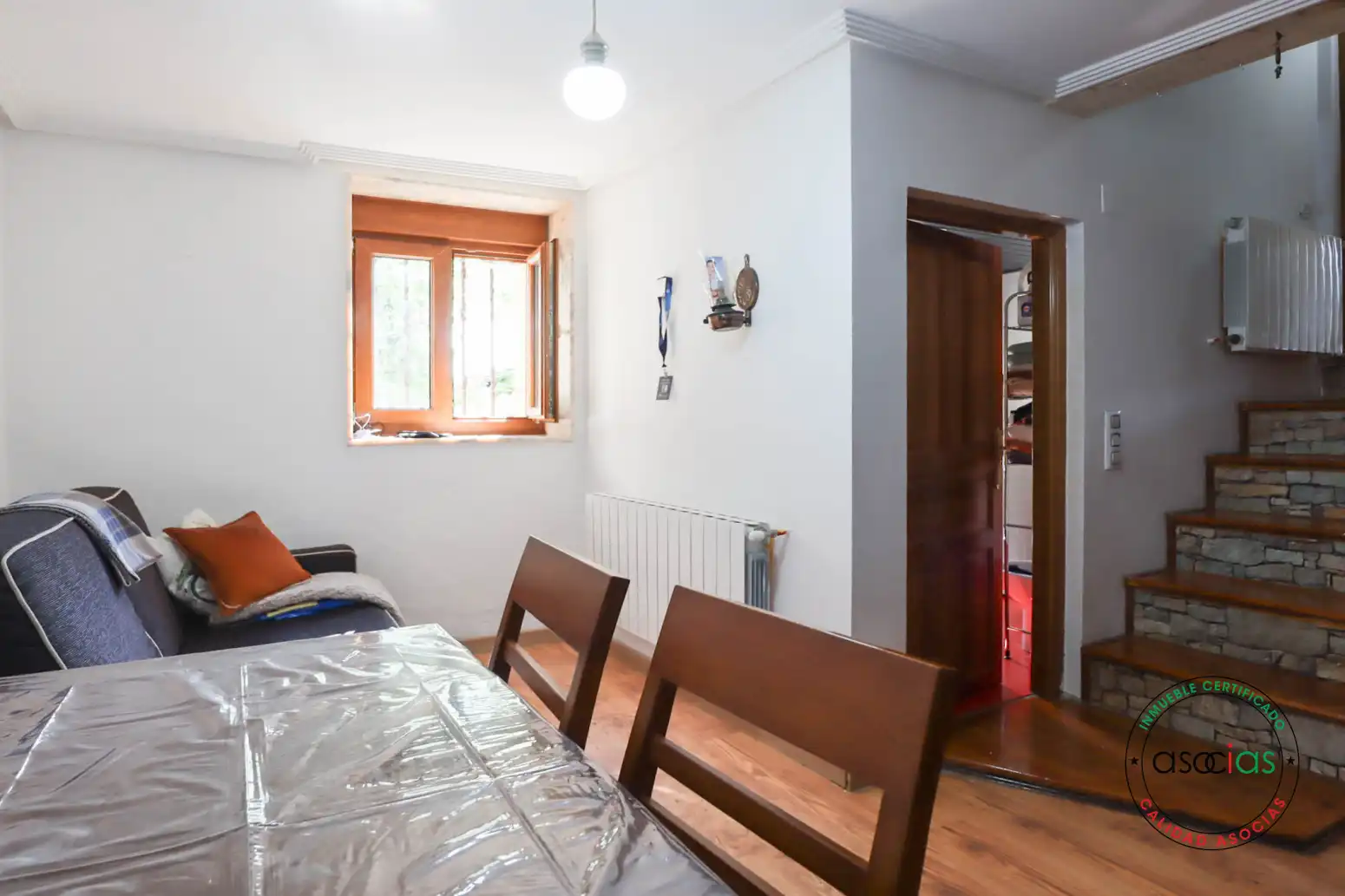 Menjador de Casa adosada en venda en Ribera de Arriba amb Calefacció, Parquet i Terrassa