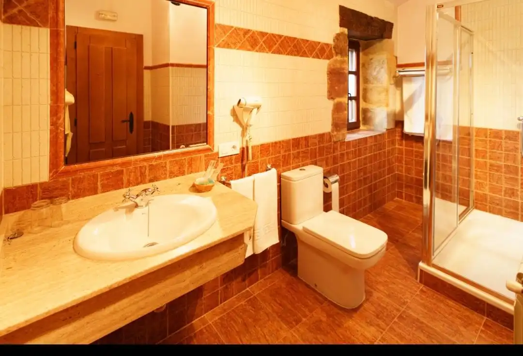 Badezimmer von Country house zum Verkauf in Santiurde de Toranzo