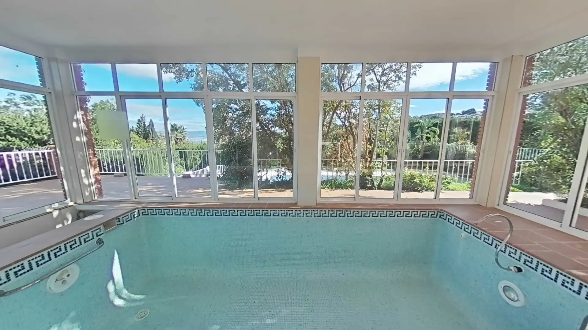 Piscina de Casa o xalet en venda en Alhaurín de la Torre amb Aire condicionat, Calefacció i Jardí privat