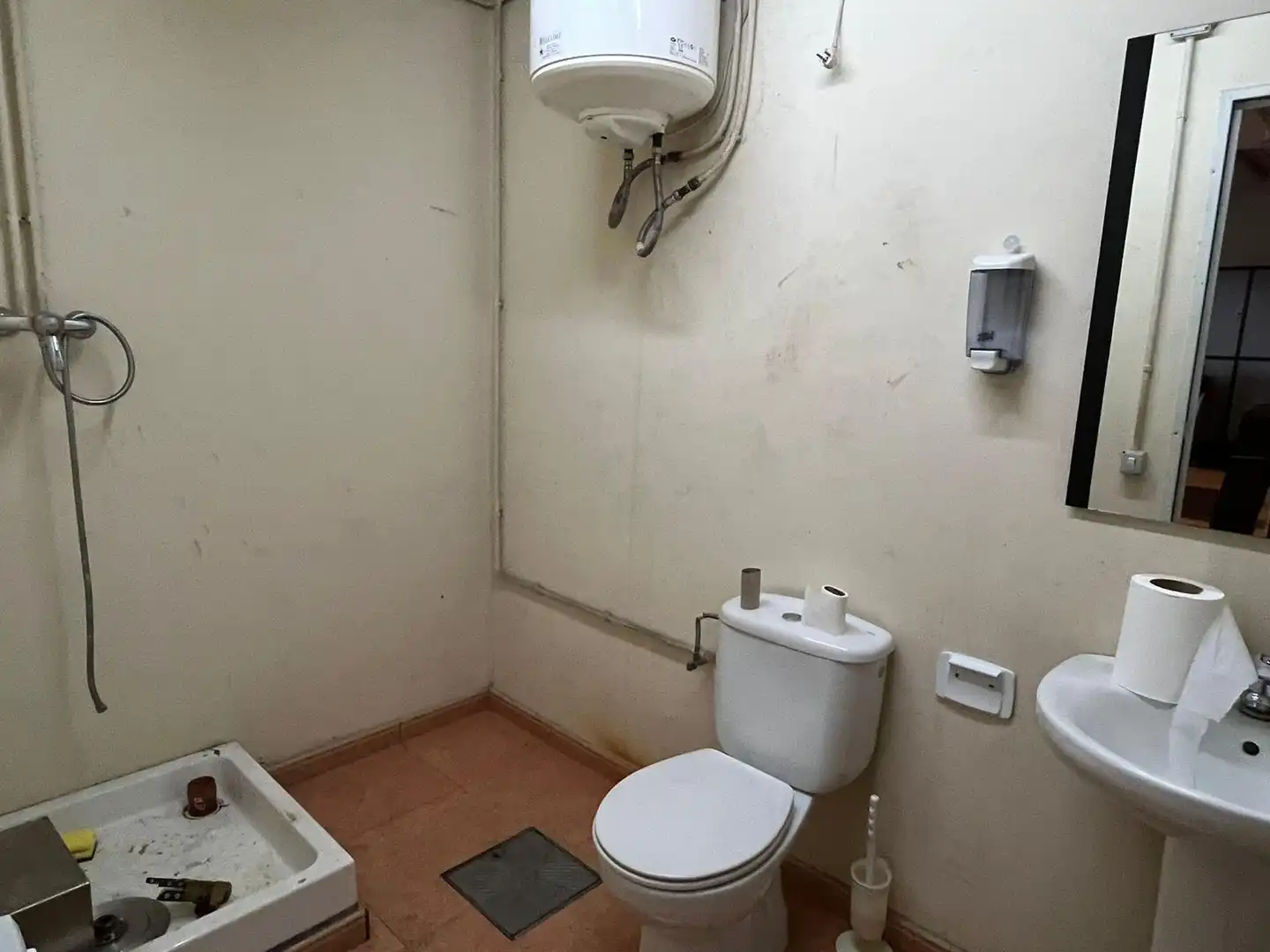 Baño de Nave industrial de alquiler en Esparreguera
