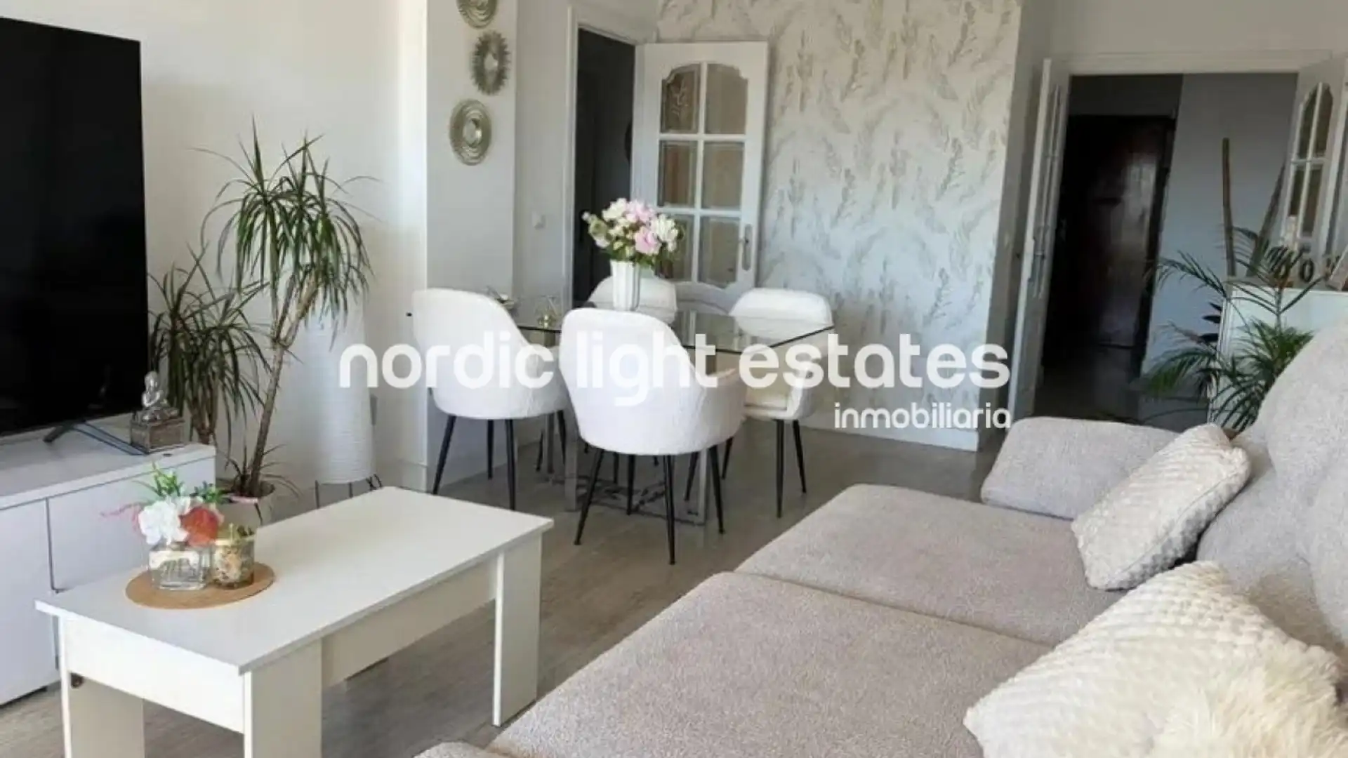 Vista exterior de Piso en venta en Rincón de la Victoria con Terraza y Piscina