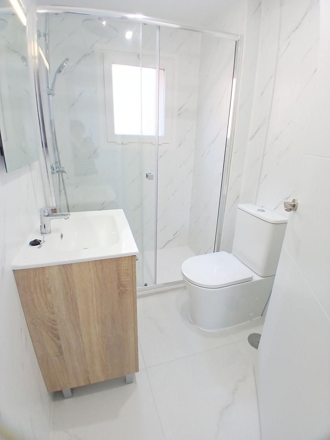 Bathroom of Flat for sale in Parla  with Heating, Terrace and Community pool