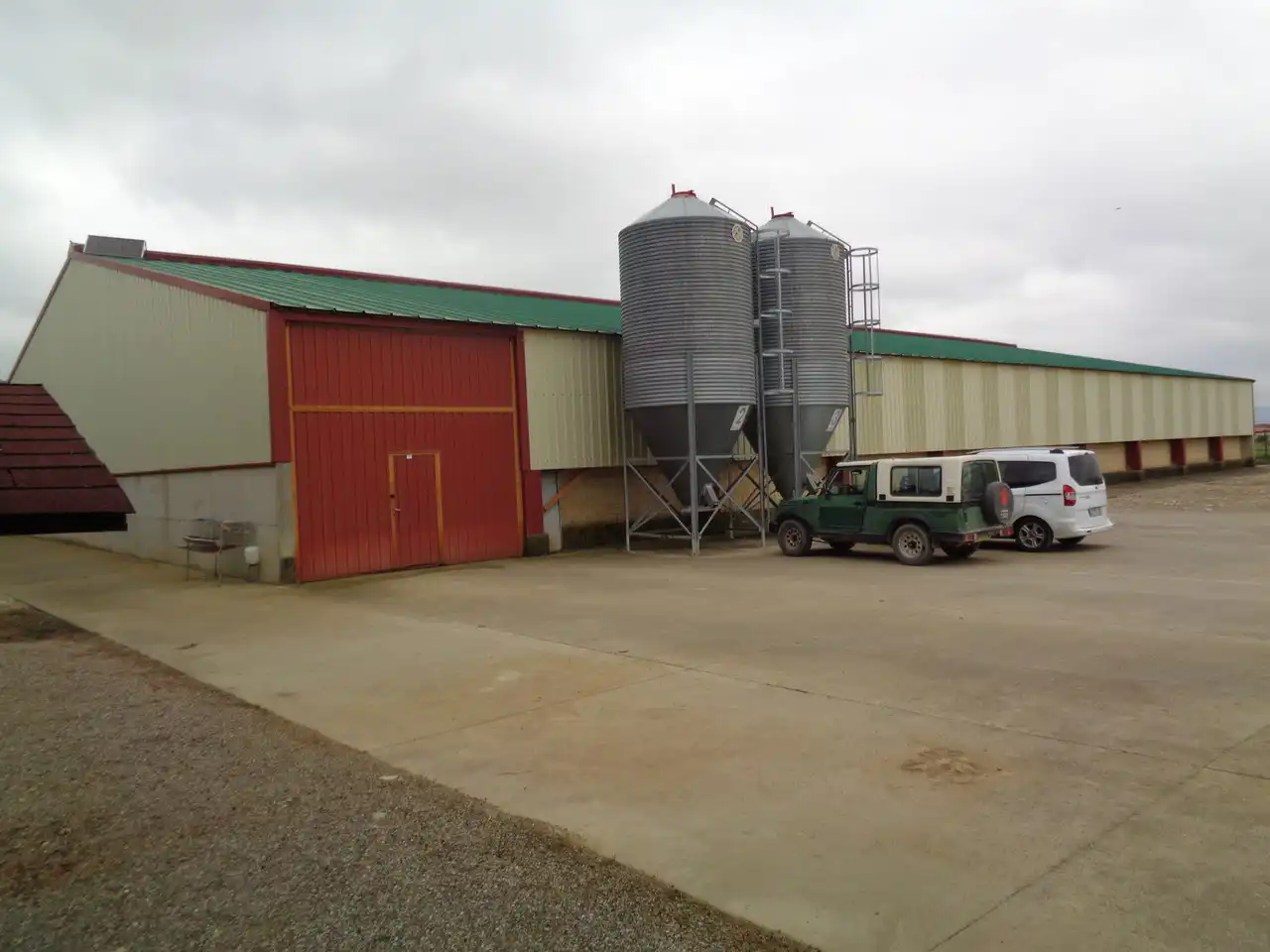 Vista exterior de Nave industrial en venta en Cuzcurrita de Río Tirón