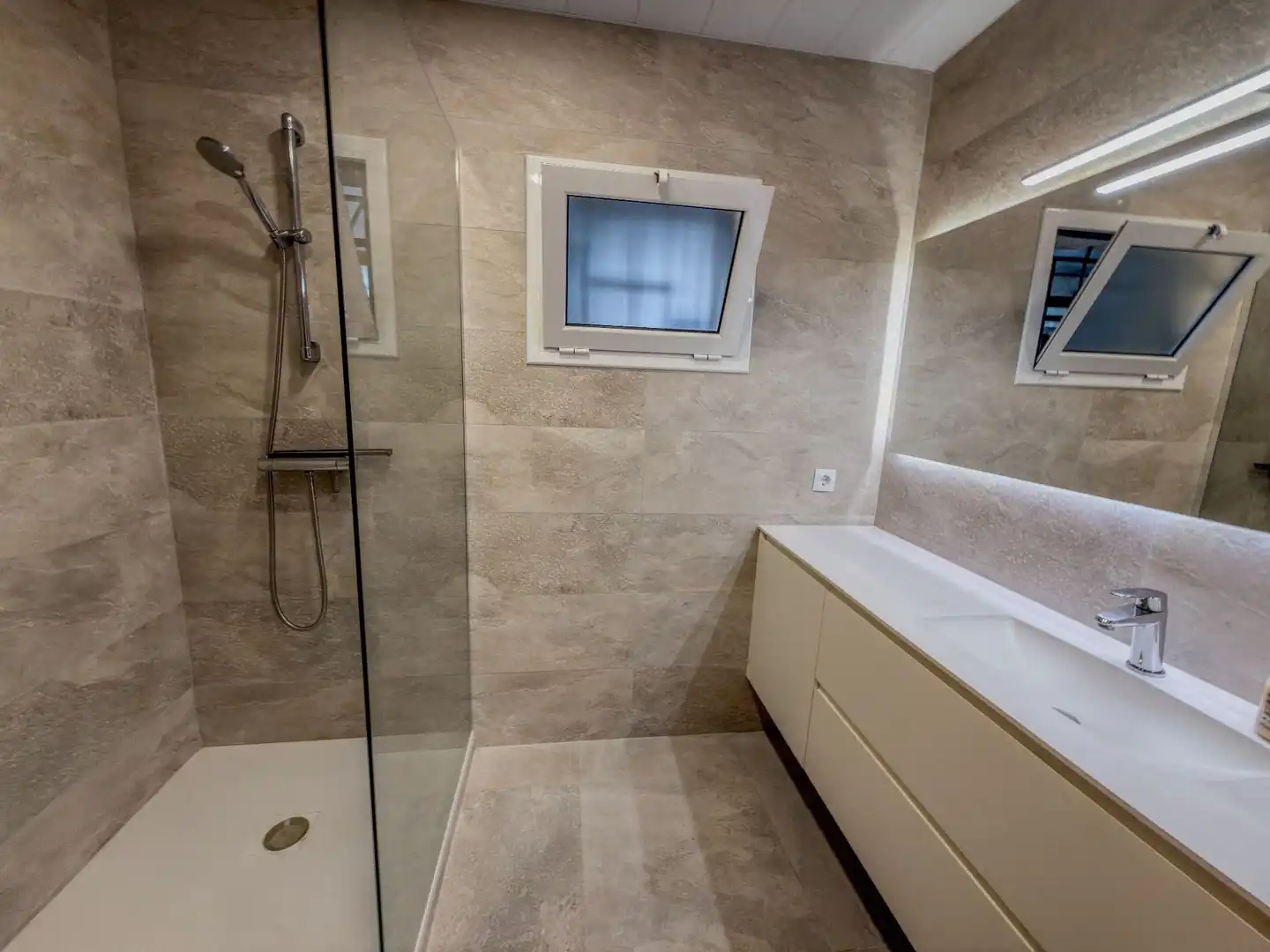 Bathroom of Houses for sale in Alella, Barcelona