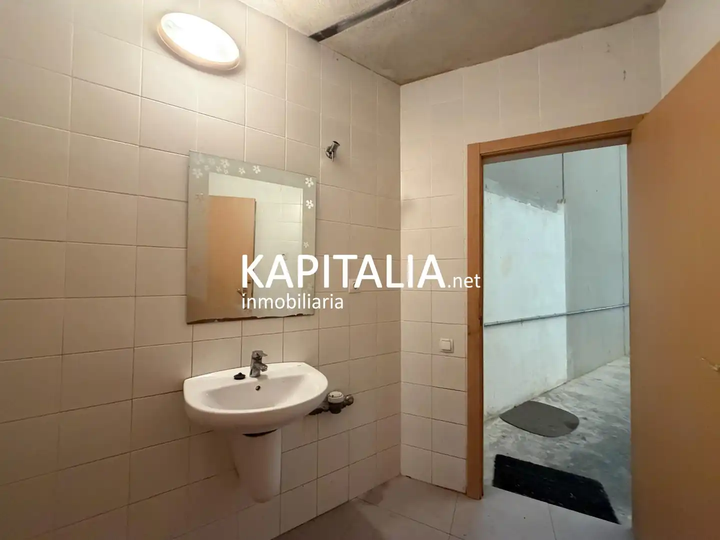 Badezimmer von Fabrikhallen zur Miete in Albaida