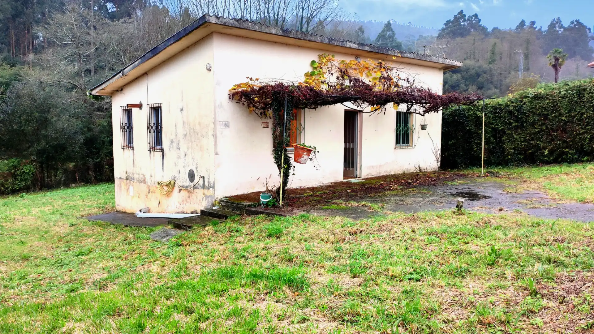 Vista exterior de Casa o xalet en venda en Carral amb Jardí privat