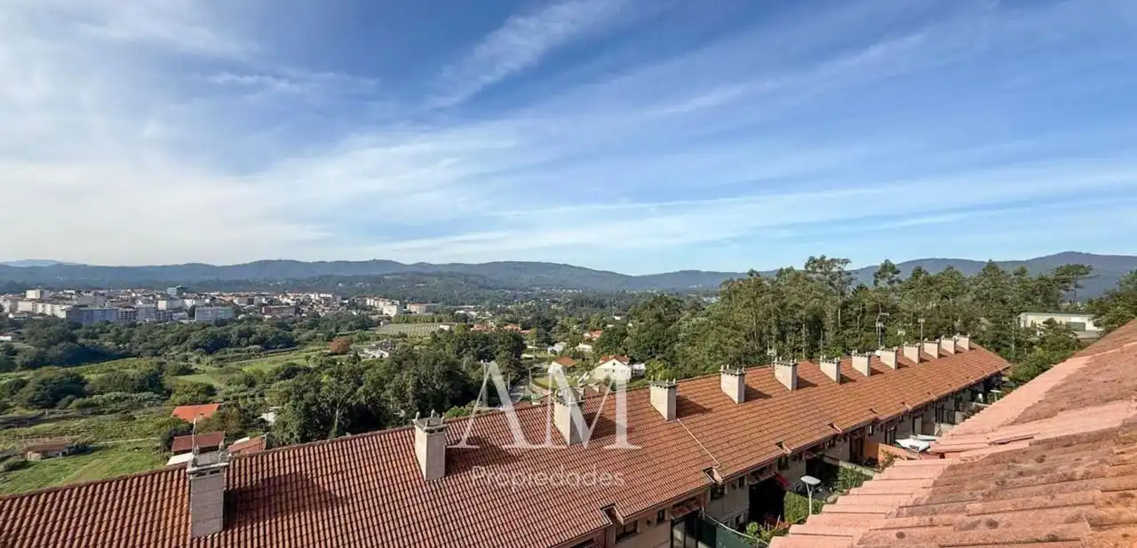 Vista exterior de Casa o xalet en venda en Ponteareas amb Calefacció, Jardí privat i Terrassa