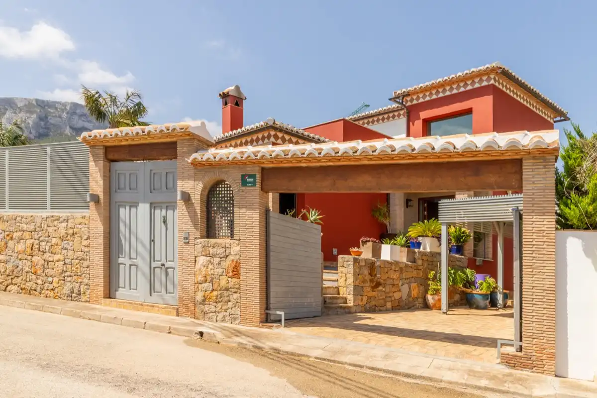 Detached house with pool for sale in El Montgó, imagen 4