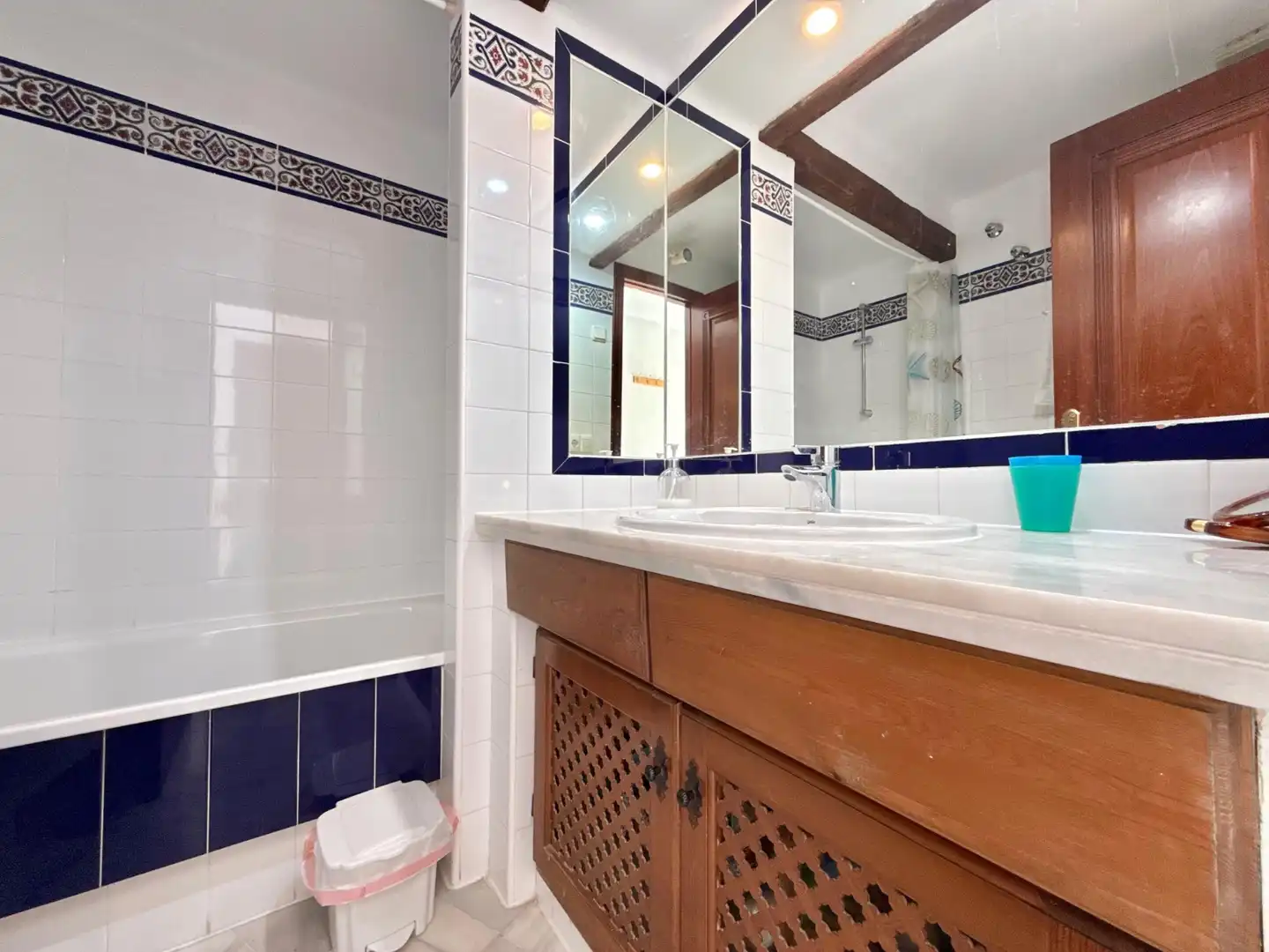 Bathroom of Flat for rent in Torrevieja  with Air Conditioner, Heating and Swimming Pool
