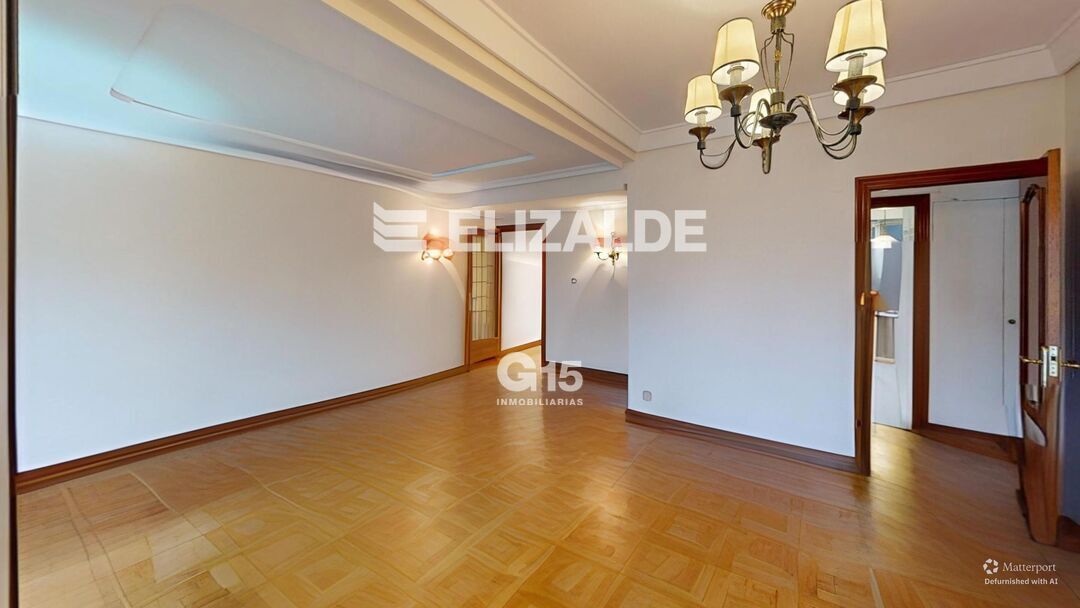 Menjador de Pis en venda en Donostia - San Sebastián  amb Calefacció, Terrassa i Balcó