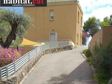 House with balcony for sale in Les Botigues de Sitges