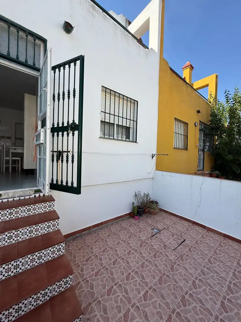 Vista exterior de Casa o chalet en venta en Alhaurín de la Torre con Aire acondicionado, Calefacción y Jardín privado