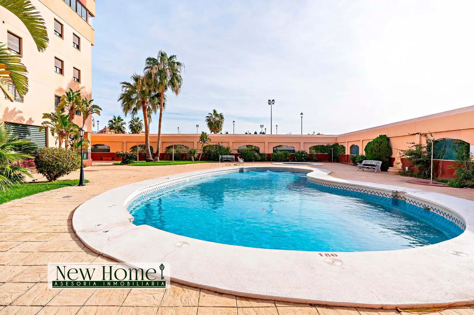 Schwimmbecken von Dachboden zum Verkauf in Roquetas de Mar mit Klimaanlage, Terrasse und Gemeinschaftspool