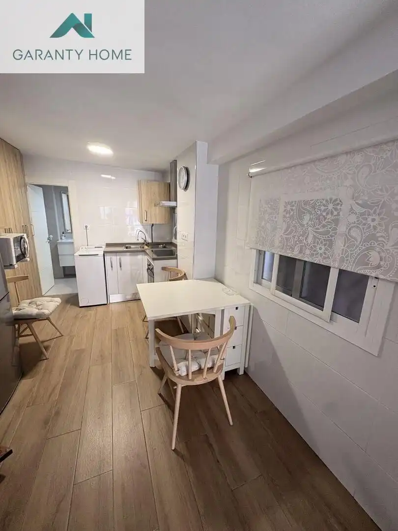 Cuina de Casa o xalet de lloguer en Málaga amb Aire condicionat, Terrassa i Moblat