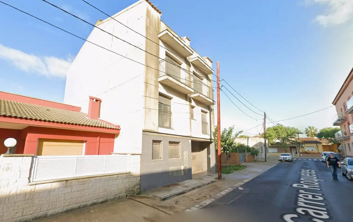 Vista exterior de Edificio en venta en Deltebre