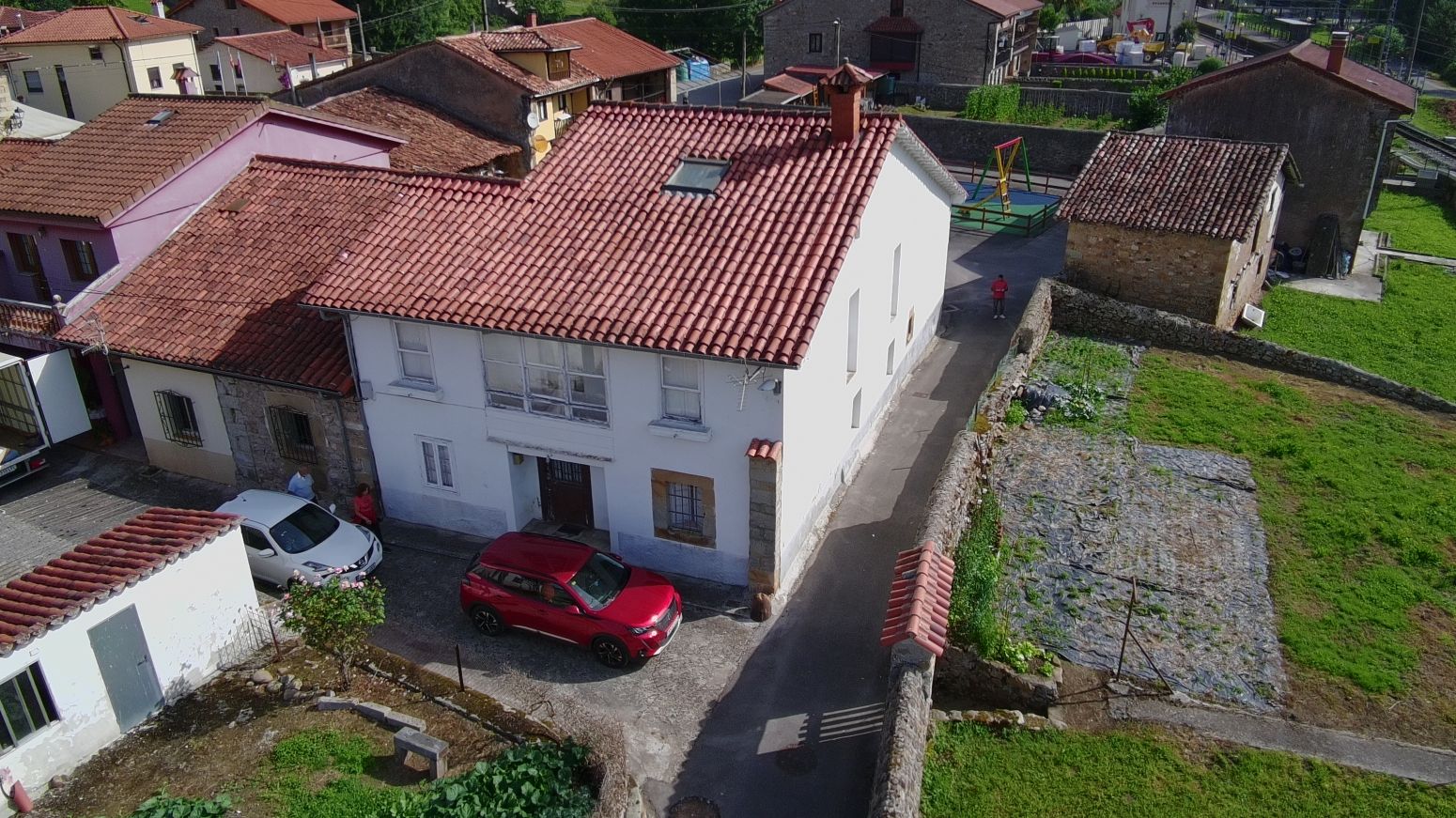Vista exterior de Casa adosada en venda en Alfoz de Lloredo amb Jardí privat i Parquet