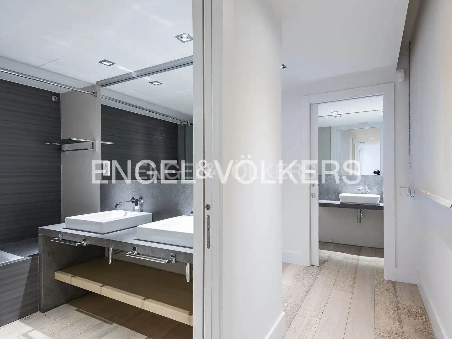 Bathroom of Flat for rent in Barcelona  with Air Conditioner, Heating and Parquet flooring