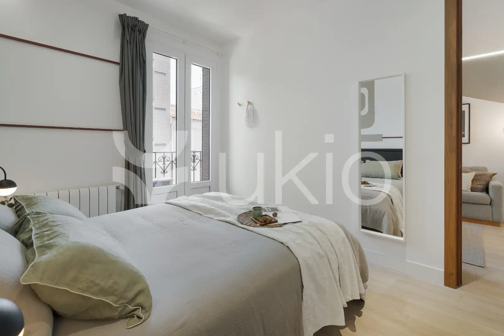 Dormitori de Apartament de lloguer en Madrid amb Aire condicionat, Calefacció i Moblat