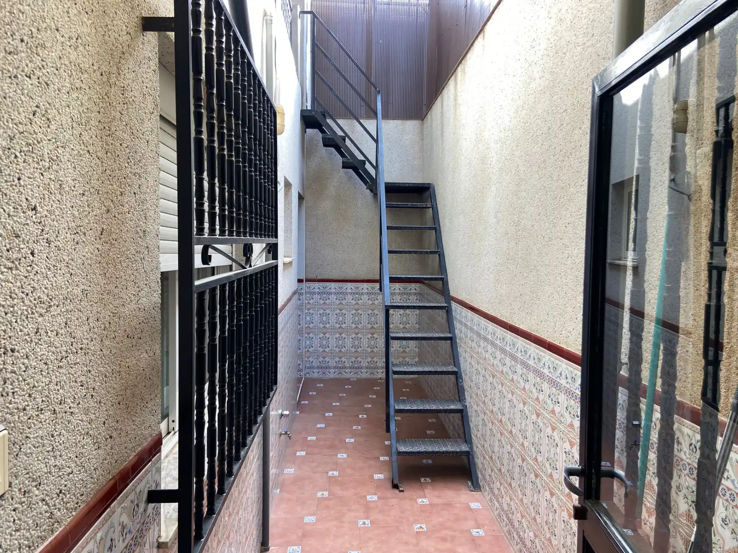 Terrasse von Einfamilien-Reihenhaus zum Verkauf in Alcantarilla mit Klimaanlage, Terrasse und Möbliert