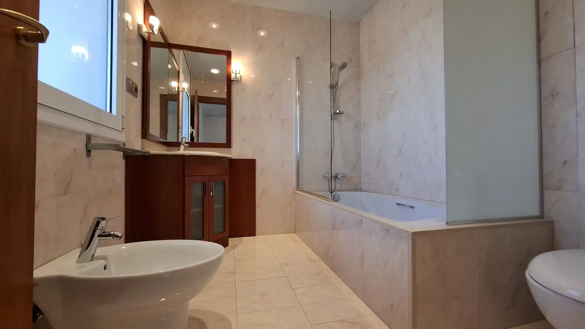 Bany de Casa o xalet en venda en Vallirana amb Aire condicionat i Terrassa