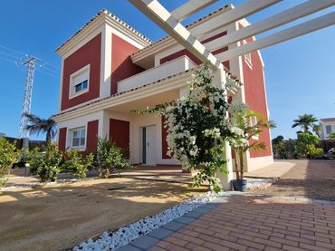 Villa avec piscine à vendre à Calle Urba. Jardines Almenara 16