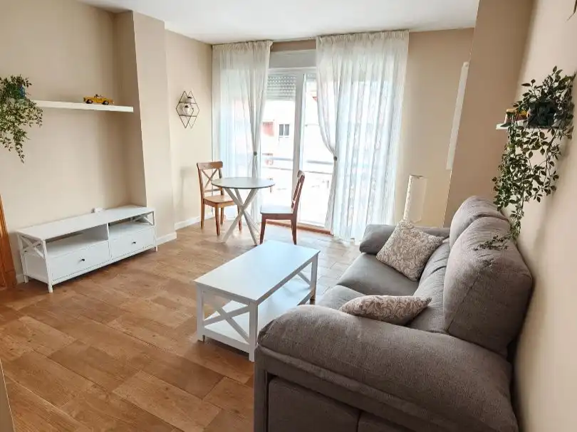 Apartamento con ascensor en alquiler en Calle Jaén 2