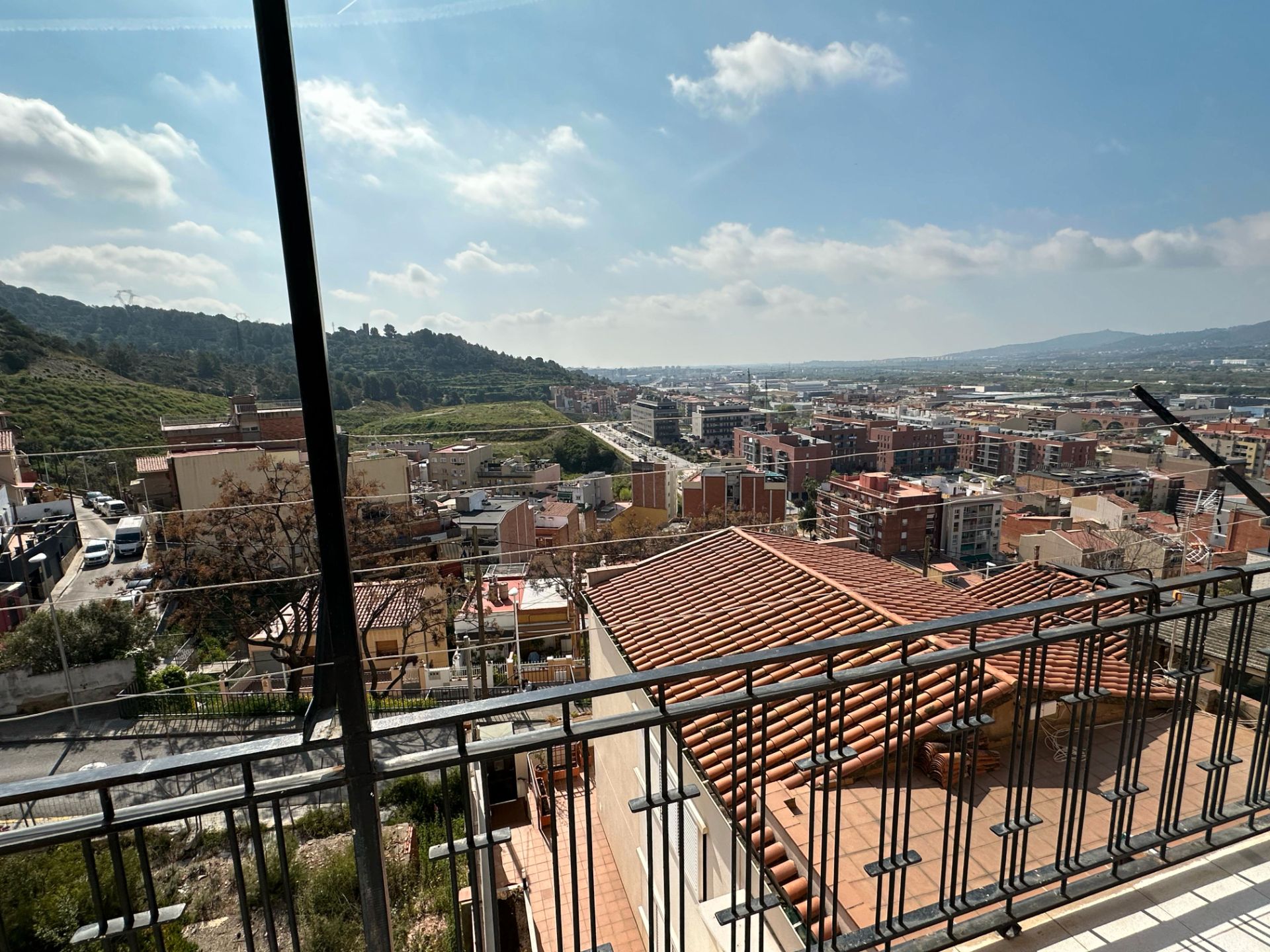 Vista exterior de Piso en venta en Molins de Rei con Balcón