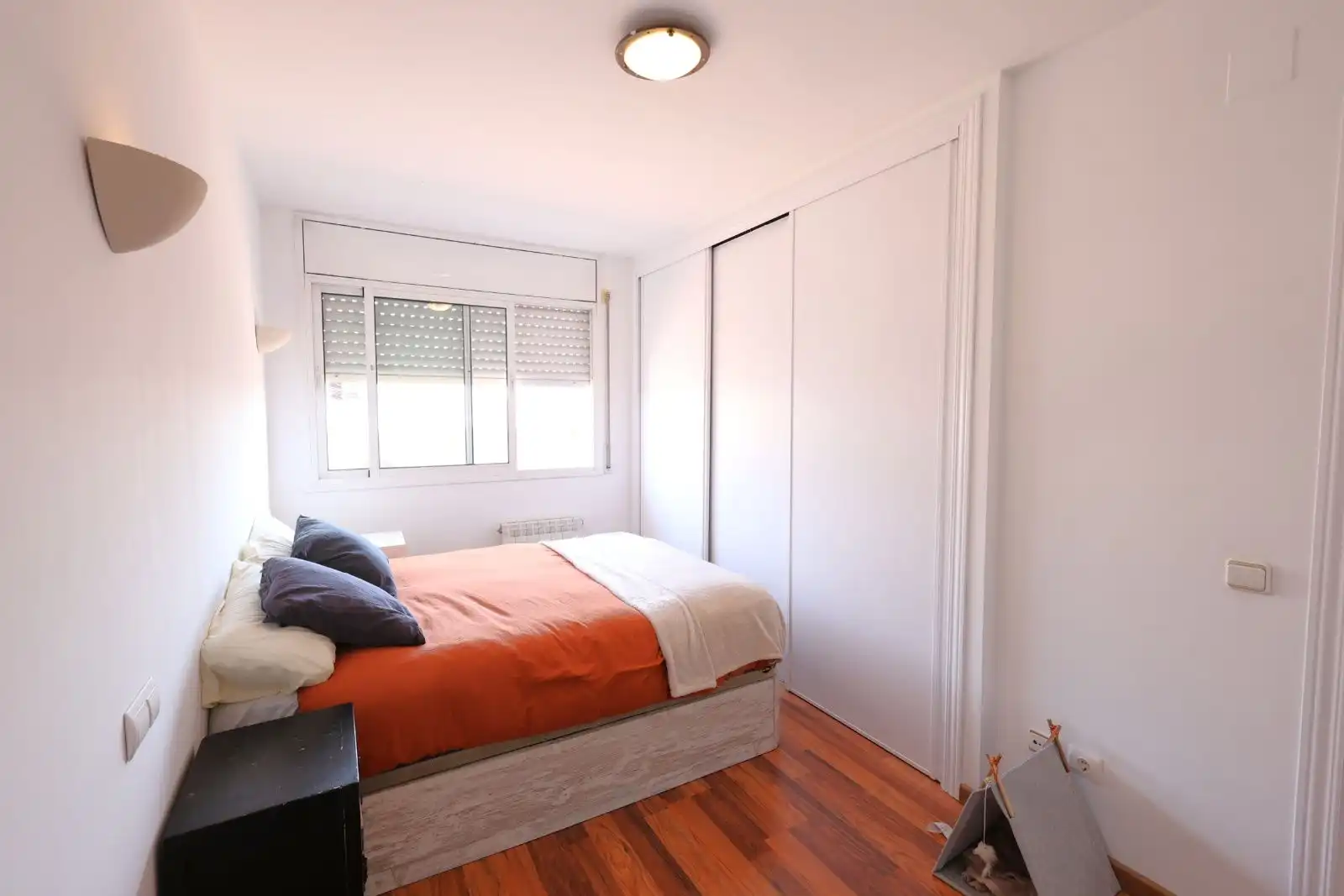 Schlafzimmer von Dachboden zum Verkauf in El Vendrell mit Klimaanlage, Heizung und Terrasse