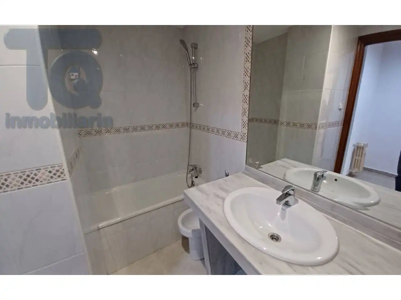 Bathroom of Apartments for sale in Granada  with Air Conditioner, Heating and Terrace