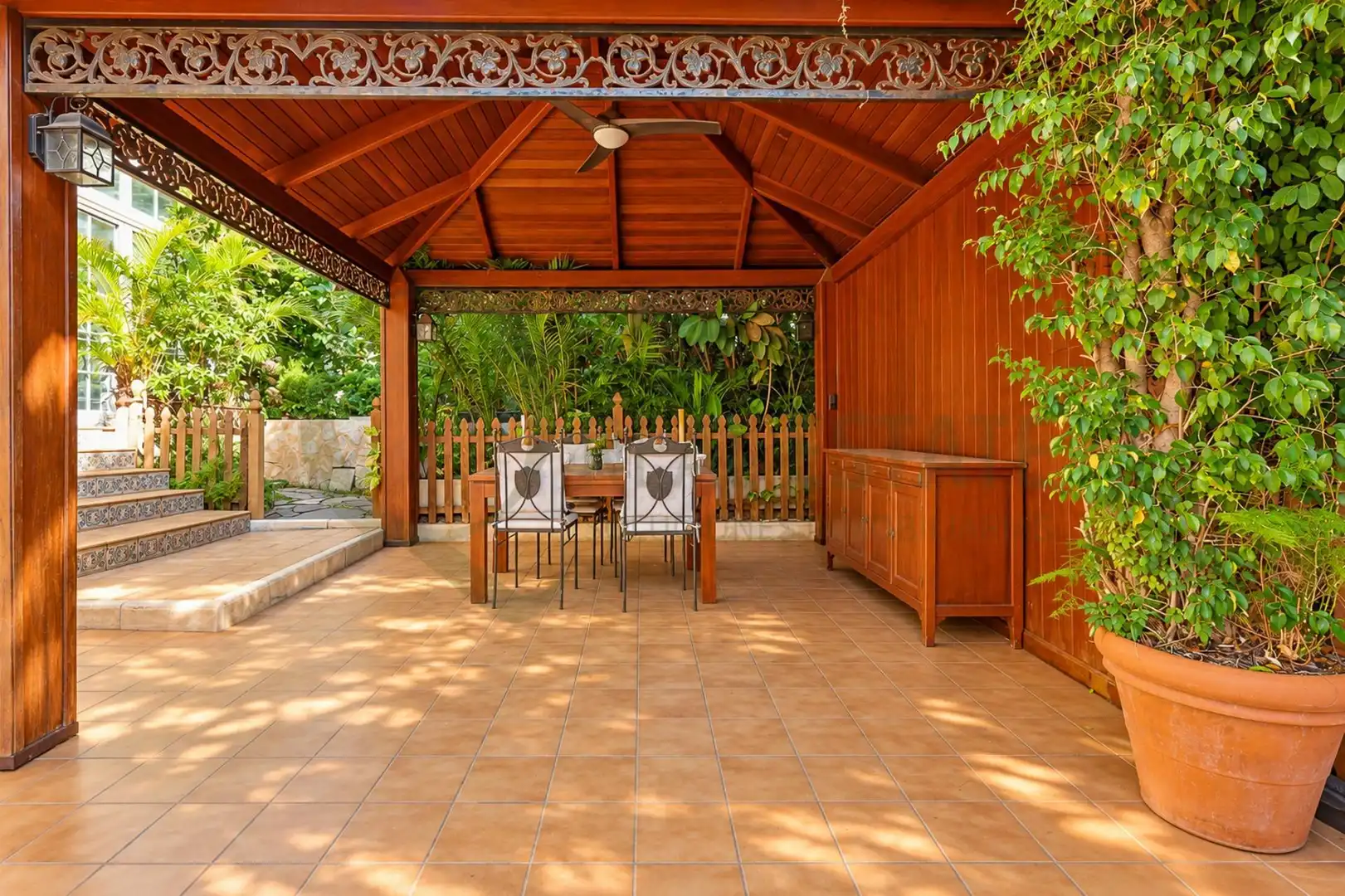 Terrasse von Haus oder Chalet zum Verkauf in Alicante / Alacant mit Klimaanlage, Heizung und Privatgarten