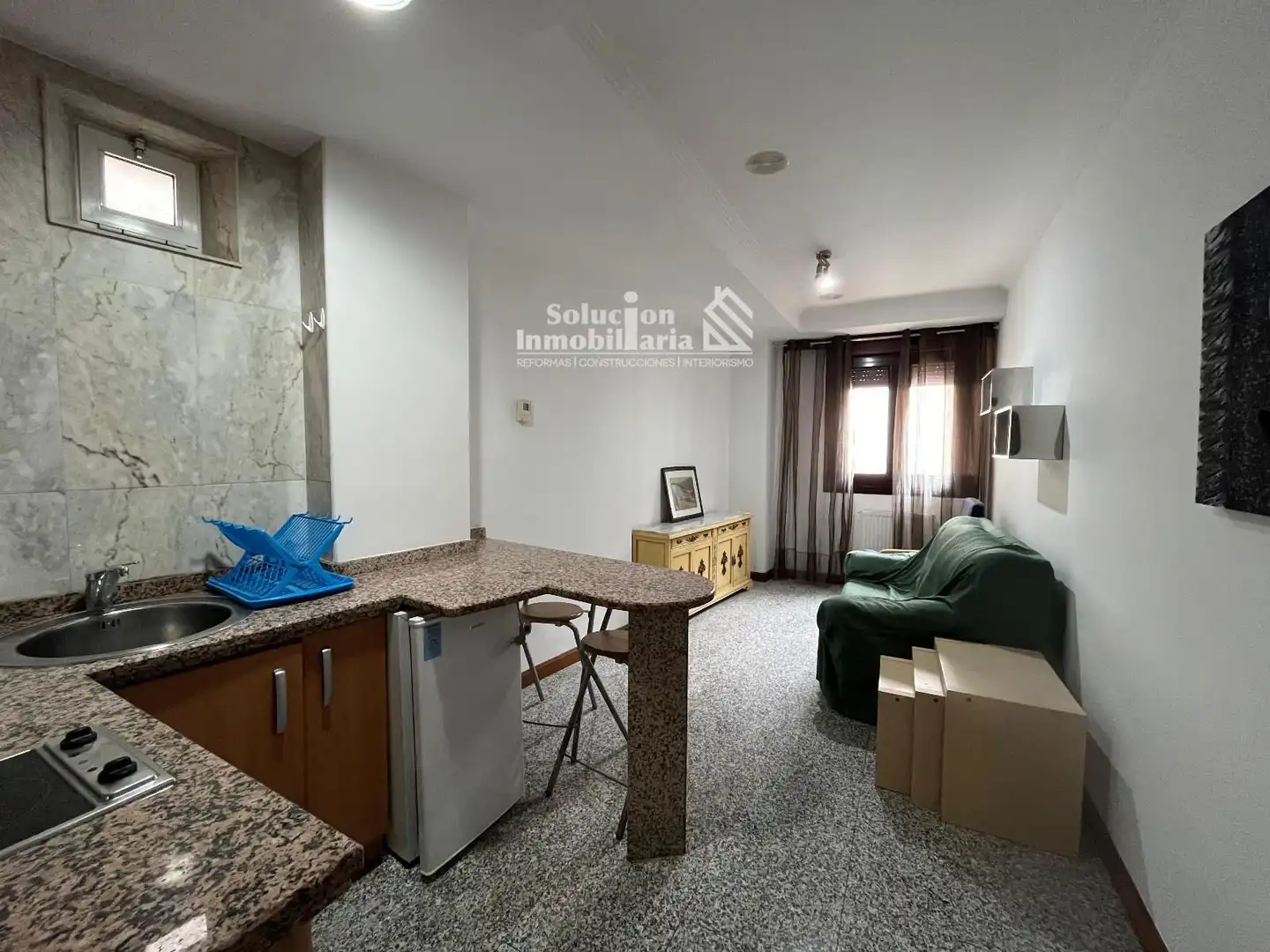 Sala d'estar de Apartament en venda en Salamanca amb Calefacció i Moblat