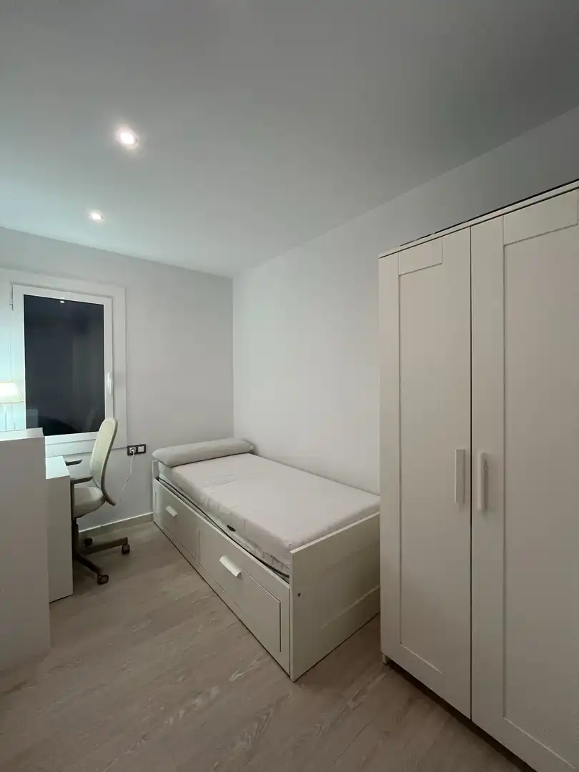 Bedroom of Flat for sale in Barcelona  with Air Conditioner, Heating and Furnished