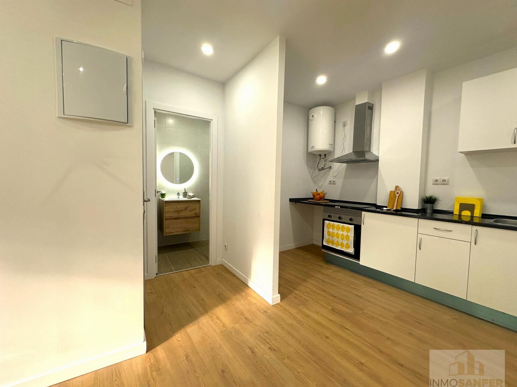 Kitchen of Building for sale in Santa Coloma de Gramenet