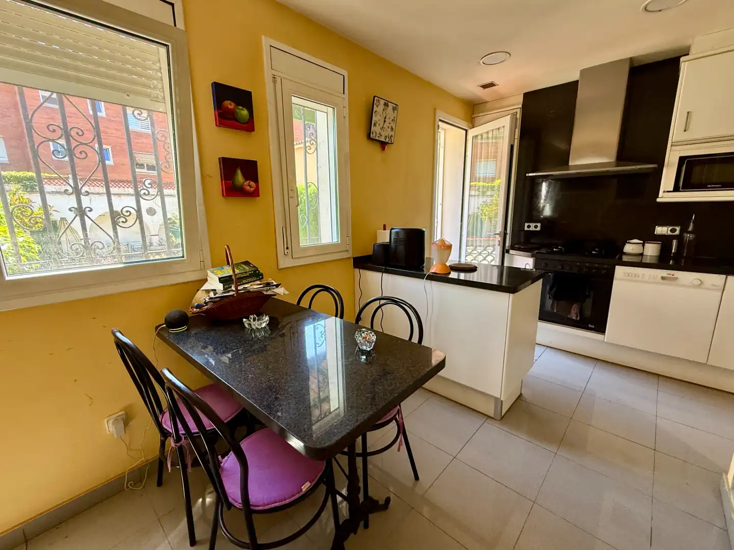 Cocina de Casa o chalet en venta en Barcelona con Calefacción, Jardín privado y Terraza