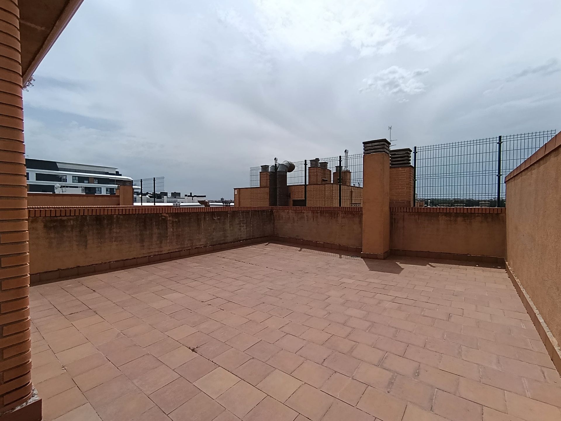 Terrassa de Pis de lloguer en  Madrid Capital amb Calefacció, Parquet i Moblat
