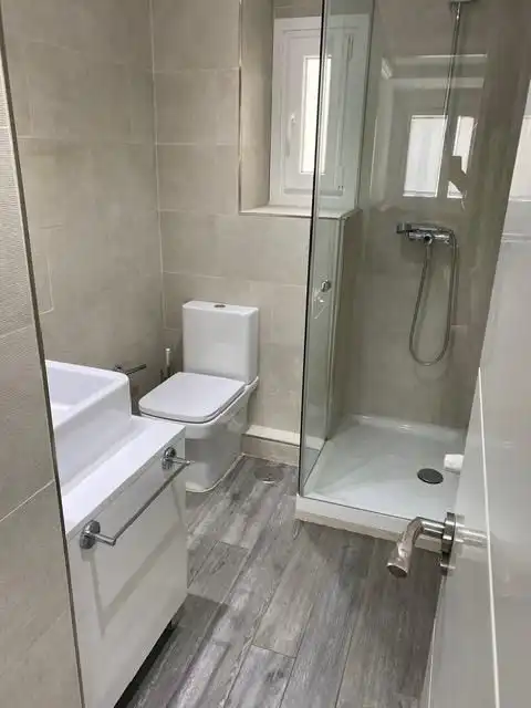Bathroom of Flat for rent in Madrid  with Air Conditioner, Heating and Furnished
